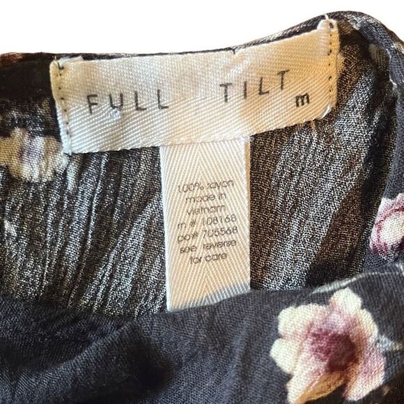 Full Tilt Gray Pink Floral Cutout Crinkle Top Long Sleeve Medium Boho Festival - Picture 4 of 6